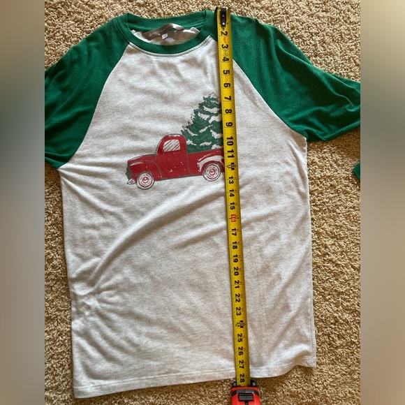 Royal Standard Christmas tree truck tee, size medium - Picture 10 of 10